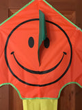 Orange smily-deltadrake  med svans i flera färger - Exklusiv Drake från www.Drake.nu