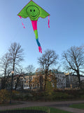 Grön smily-deltadrake  med svans i flera färger - Exklusiv Drake från www.Drake.nu