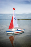 Båten Gigi - Leksaksbåt i trä och plast - Made in Germany sedan årtionden!