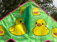 Grön-(bad)anka-deltadrake med svans i flera glada färger - Exklusiv Drake från www.Drake.nu